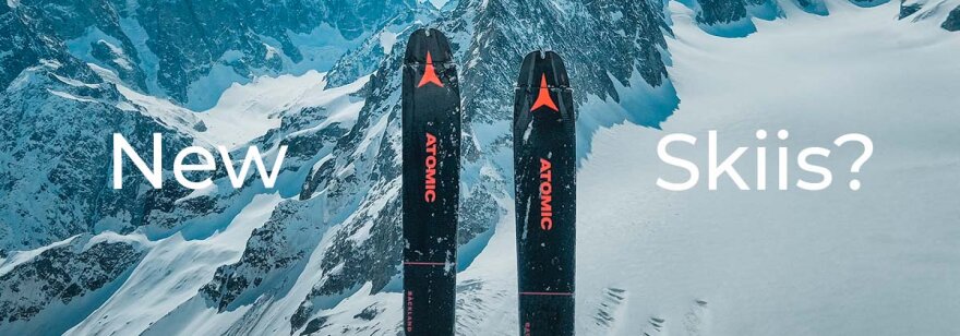 Sorte ski med orange skrift