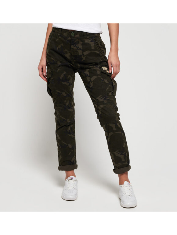 Begrænsning At placere mynte SUPERDRY GIRLFRIEND CARGO PANT | CAMO GREEN