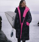 Dryrobe - Advance Long Sleeve Surf Poncho | Voksne | Black Camo/Pink