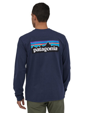 Patagonia - Men's Long-Sleeved P-6 Logo Responsibili T-shirt - Herre - Navy