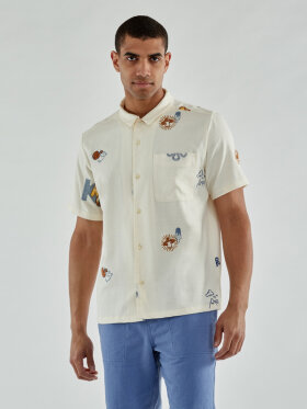 KnowledgeCotton Apparel - Men's Box Fit Short Sleeve Shirt with Embroidery - Herre - Egret