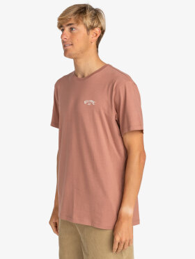 Billabong - Men's Arch T-shirt - Herre - Rosewood